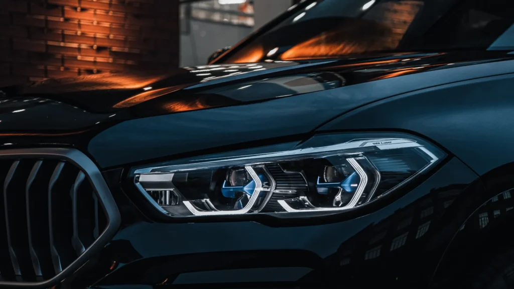 maska i lampa samochodu marki BMW